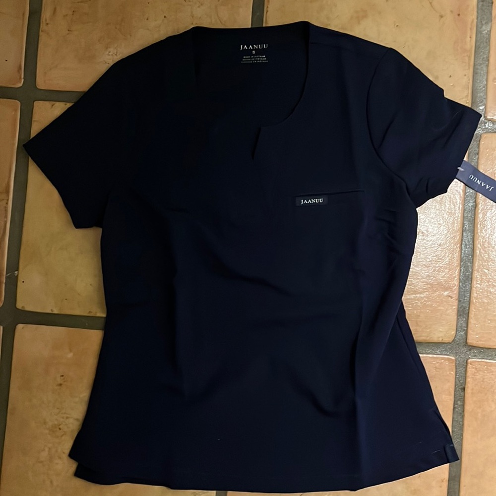 JAANUU SCRUB TOP